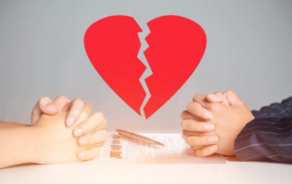 起诉离婚先到法院还是先找律师